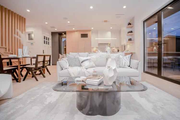 Luxury 3-Bed Duplex in East Vancouver Mountain Views Gourmet Kitchen