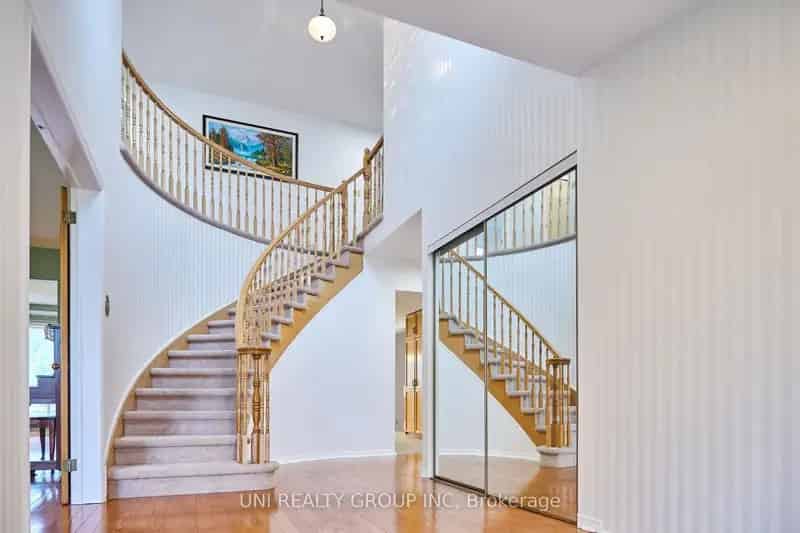 4-Bedroom Family Home in Hunt Club Park
