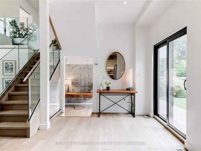 House For Sale in Burlington, Ontario