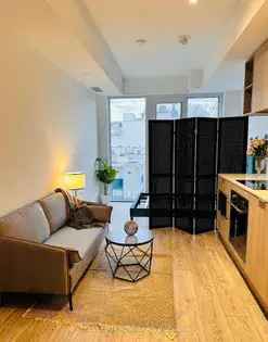 3 Bedroom 252m² Toronto Apartment Near Bathurst and Eglinton