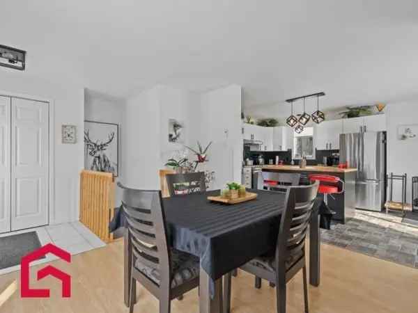 Bungalow for Sale Lanaudiere Large Garage Wood Stove 2 Bedrooms