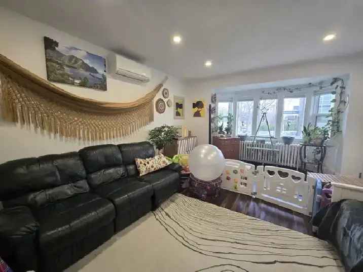 2 Bedroom Apartment Avenue & Eglinton