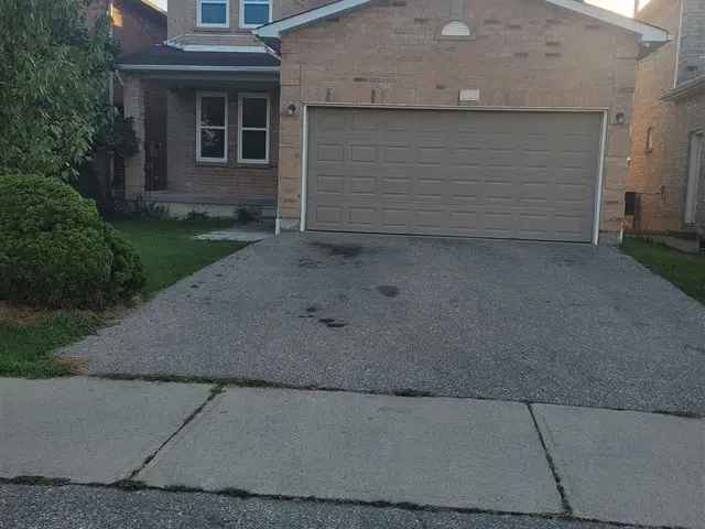 4 Bedroom Detached Home Renovated Family Friendly Neighborhood