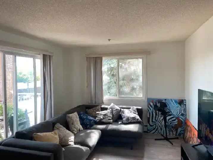 Spacious Condo in Desirable Southside!