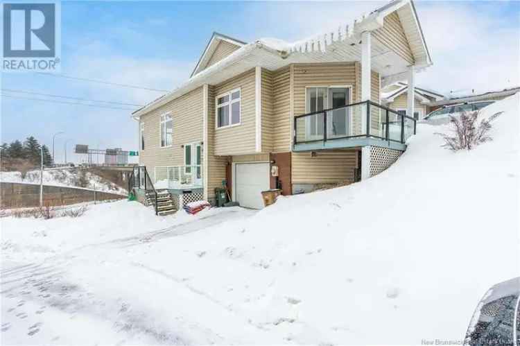 2 Bed 2.5 Bath Condo Townhouse with Jacuzzi and 3 Decks No Condo Fees