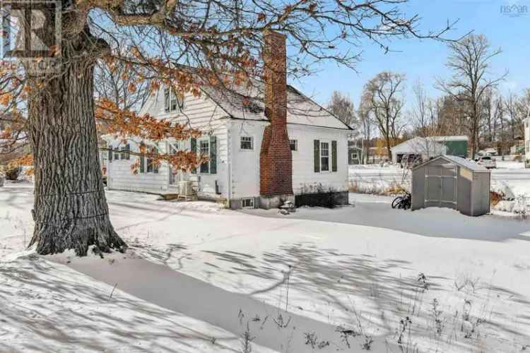 Charming 4-Bedroom Family Home in Greenwich near Wolfville