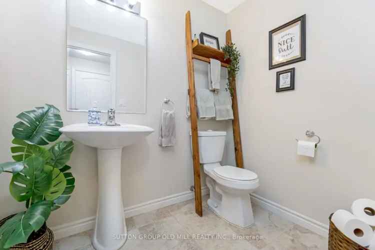 Charming 2-Bedroom Townhouse Near Rockwood Conservation Area