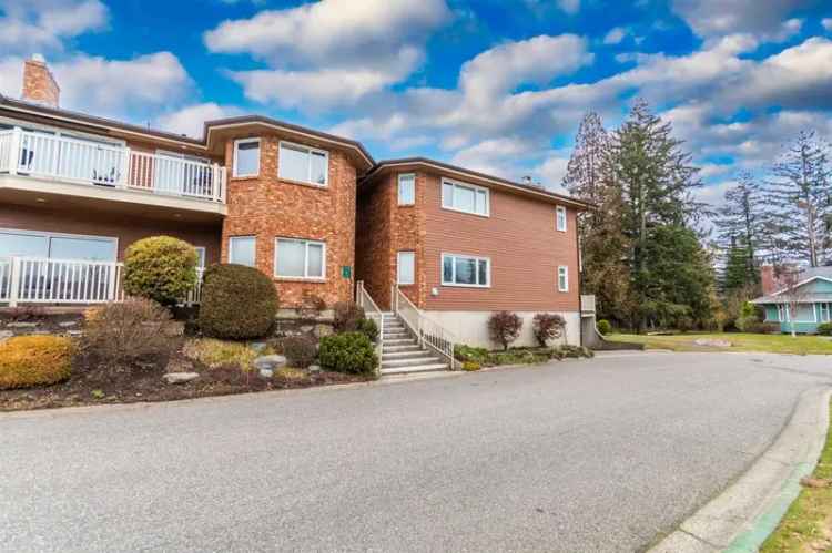 Edenbank 55+ Oasis: Updated Home with Park Views