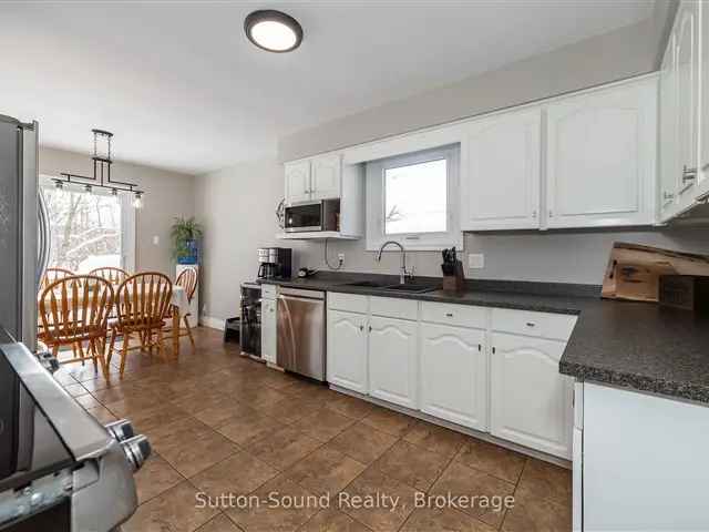 5-Bedroom Family Home with In-Ground Pool in Owen Sound