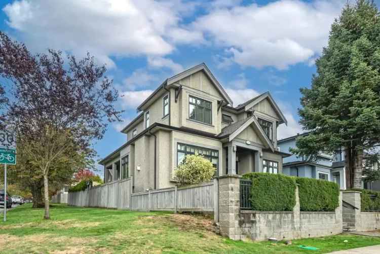 Fraserview Custom Home 3+2 Beds 3 Baths Legal Suite Laneway