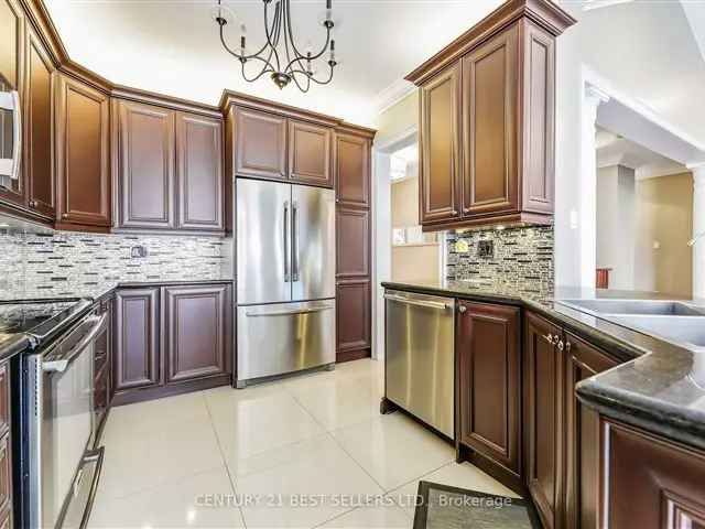 House For Sale in Oakville, Ontario