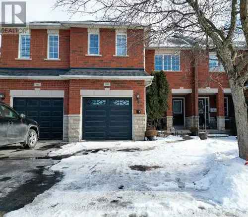 3 Bedroom Townhome in West Oak Trails Oakville