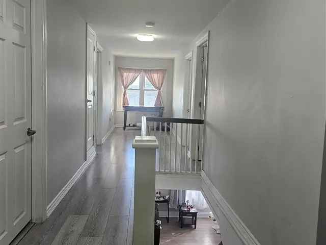 House For Sale in Brantford, Ontario