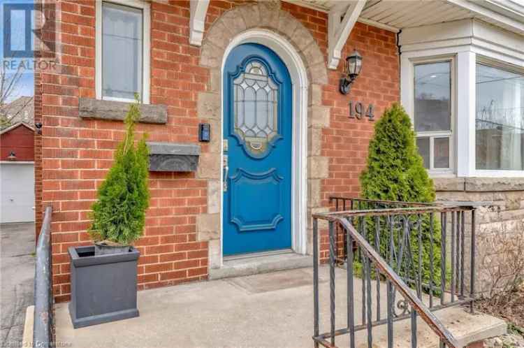 1.5 Storey Home in Hamilton's Stinson Neighbourhood