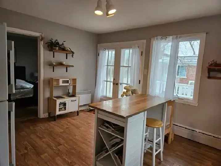 Rent Duplex Apartment in Ahuntsic with Garage and Outdoor Terrace