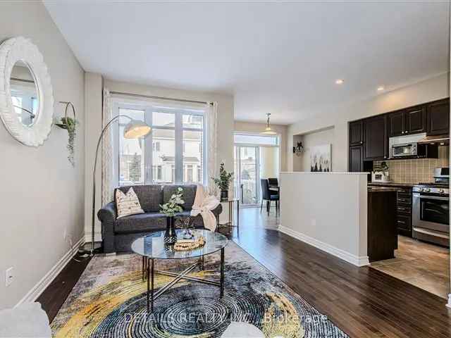 Caledonia End Unit Townhouse 3 Beds 2.5 Baths Barrhaven