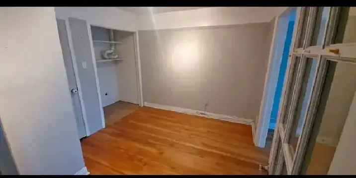 Rent 5 1/2 Apartment in Montreal with Multiple Features Available Now