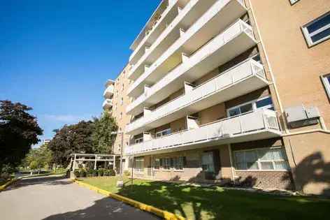 2 Bedroom 529m² Apartment in Toronto Bayview Sheppard