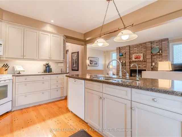 House For Sale in 1, Dunsford Court, Kawartha Lakes, Ontario