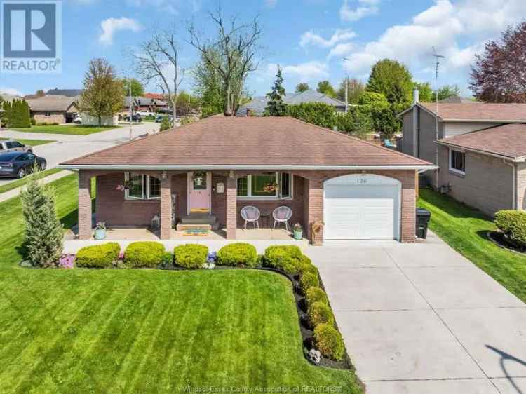 Spacious 4-Bedroom Bungalow with Pool Near Parks and Wineries