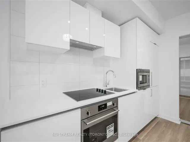 Downtown Toronto Condo 2 Bed 2 Bath 650 Sq Ft