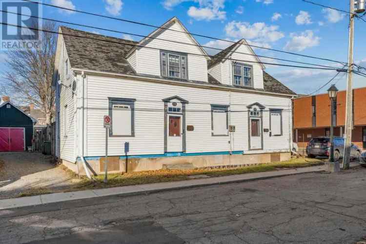 Charlottetown Heritage Duplex - Stunning Harbor Views