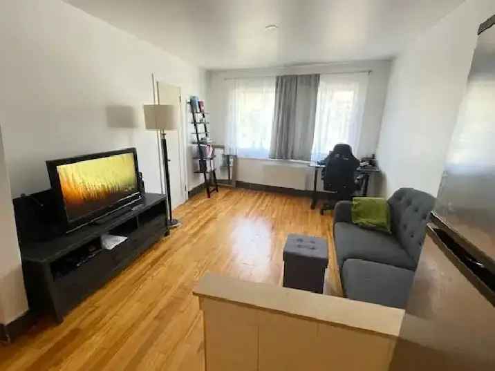 Spacious 3 1/2 in Montreal Available Now