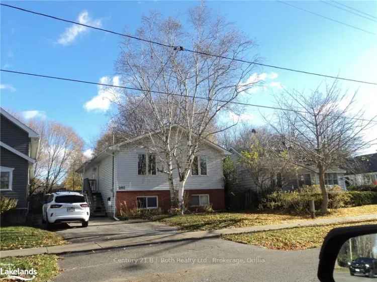 Efficient 5-Bedroom R-4 Zoned Home with Double Driveway