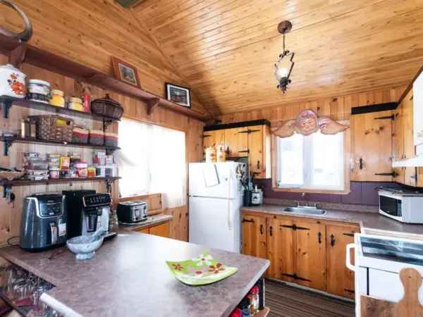 Charming 4-Season Chalet in Ste-Hélène-de-Kamouraska