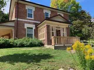 1 Bedroom House Barrie Available June 2nd