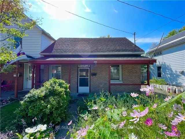 Affordable Detached Home Near Downtown Amenities