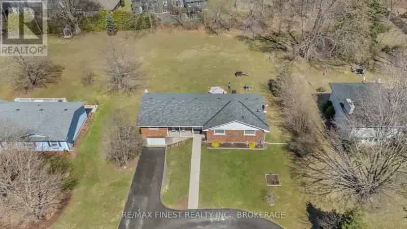 4-Bedroom Bungalow near Downtown Napanee