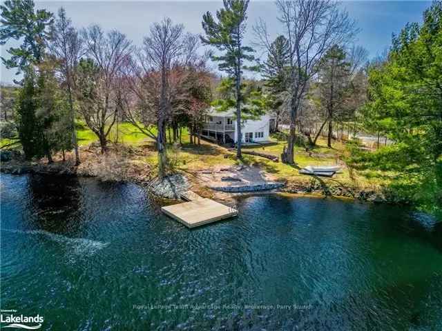 Waterfront Home in Parry Sound - 3 Bed 3 Bath - Sandy Beach - Close to Amenities