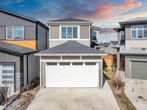 Luxury 3 Bed 3 Bath Home in Dunluce Edmonton