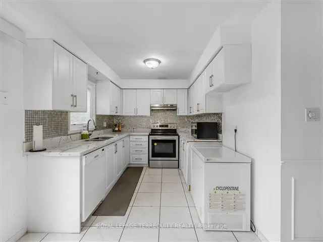 House For Sale in Ajax, Ontario