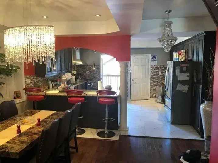 Attached Room Near Dufferin Subway Station