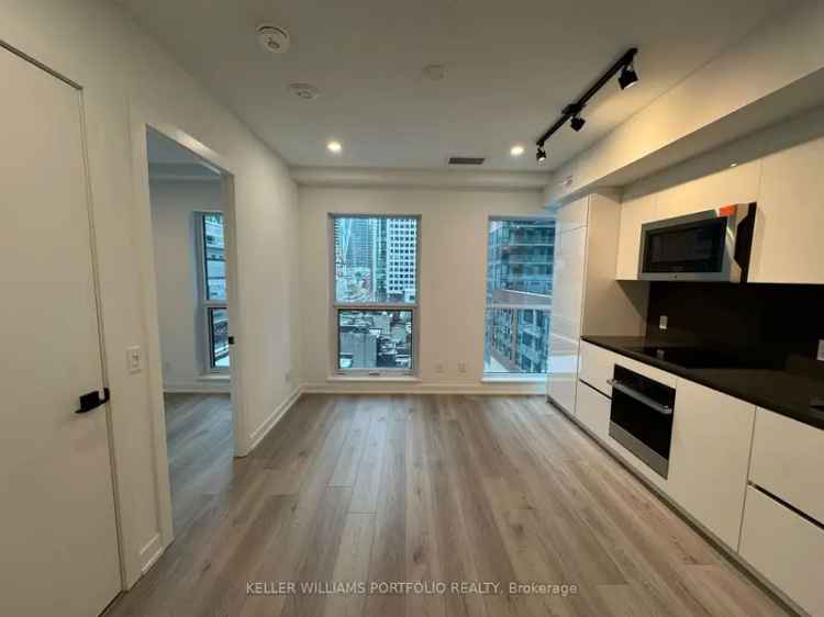 House For Sale in 327, King Street West, Toronto, Ontario