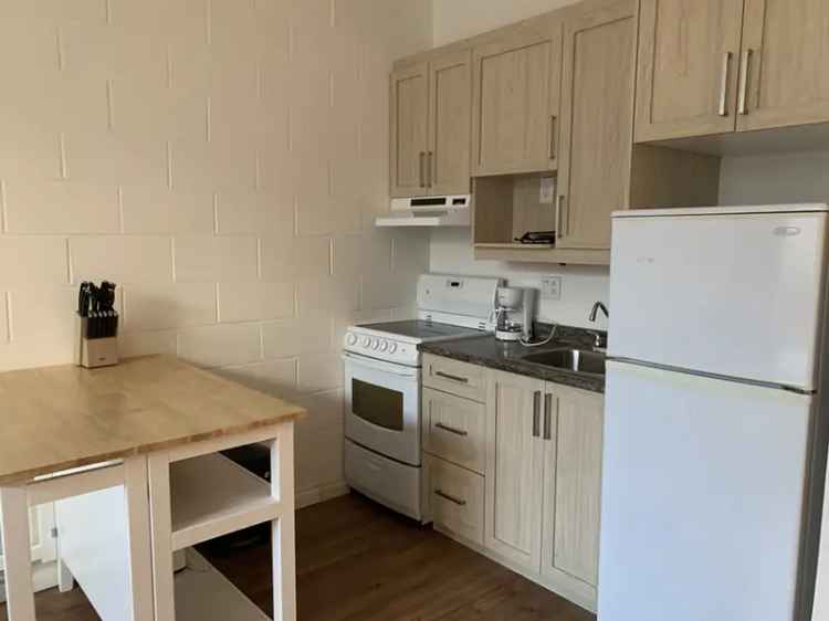 Furnished Studio Apartment near St-Jean Street