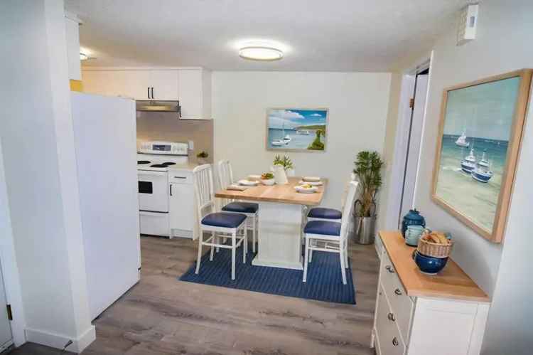 Greenview Townhouse 3 Beds 2 Parking New Reno Low Condo Fee