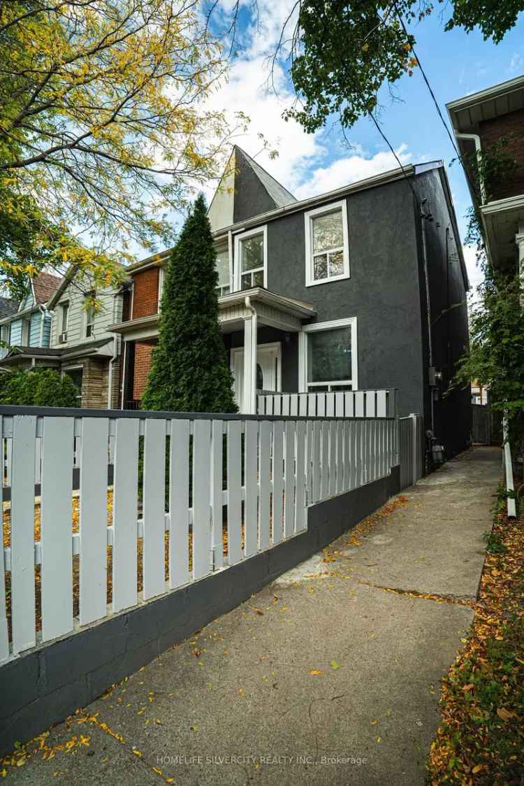 House For Sale in Toronto, Ontario