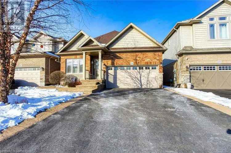 Charming Bungalow in Stoney Creek - Family Friendly & Convenient