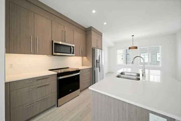 New 4-Bedroom Townhouse in Belmont - Modern Kitchen & Spacious Balcony