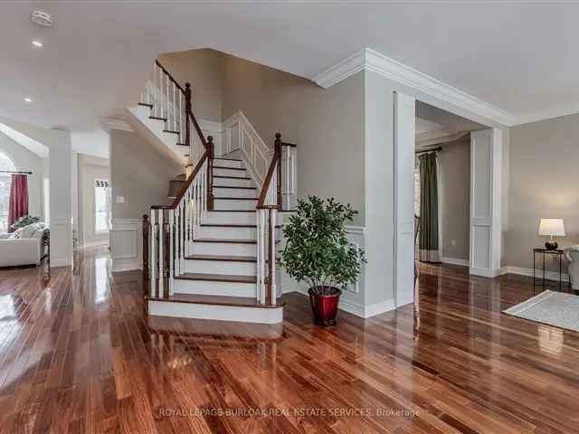 Luxury 2-Storey Home in Millcroft Burlington