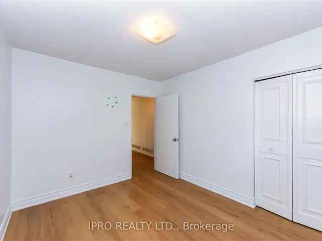 House For Sale in Brampton, Ontario