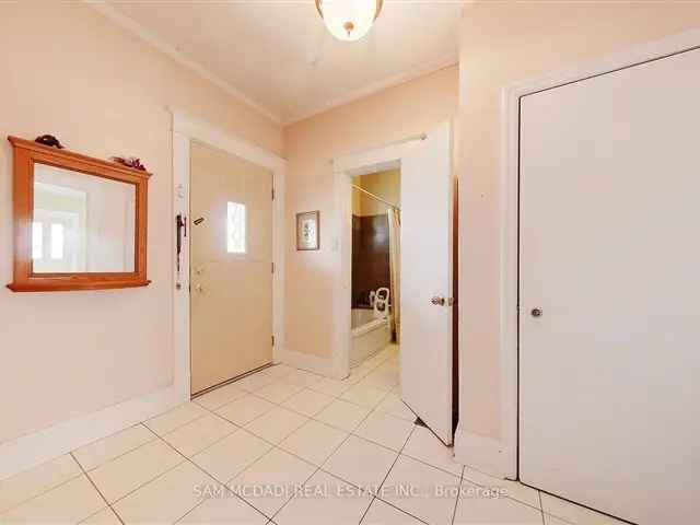 House For Sale in Niagara Falls, Ontario