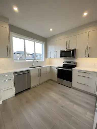 3-Bedroom Chestermere Home - Dawson Landing