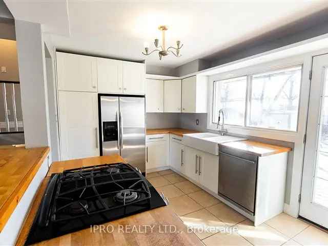 House For Sale in Oakville, Ontario