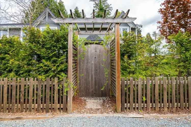 Luxury 5-Bedroom Home in Salmon River