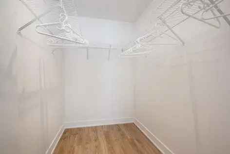 1 room apartment of 64 m² in Montreal