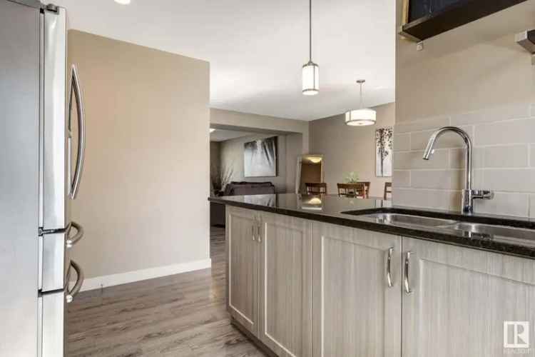 MaxWell Progressive Townhouse - 3 Beds, Granite Counters, Double Garage